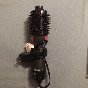 One-Step Hair Dryer And Volumizer Hot Air Brush